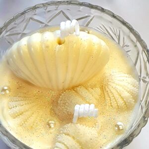 Dekorativne sveće u kristalnoj posudi